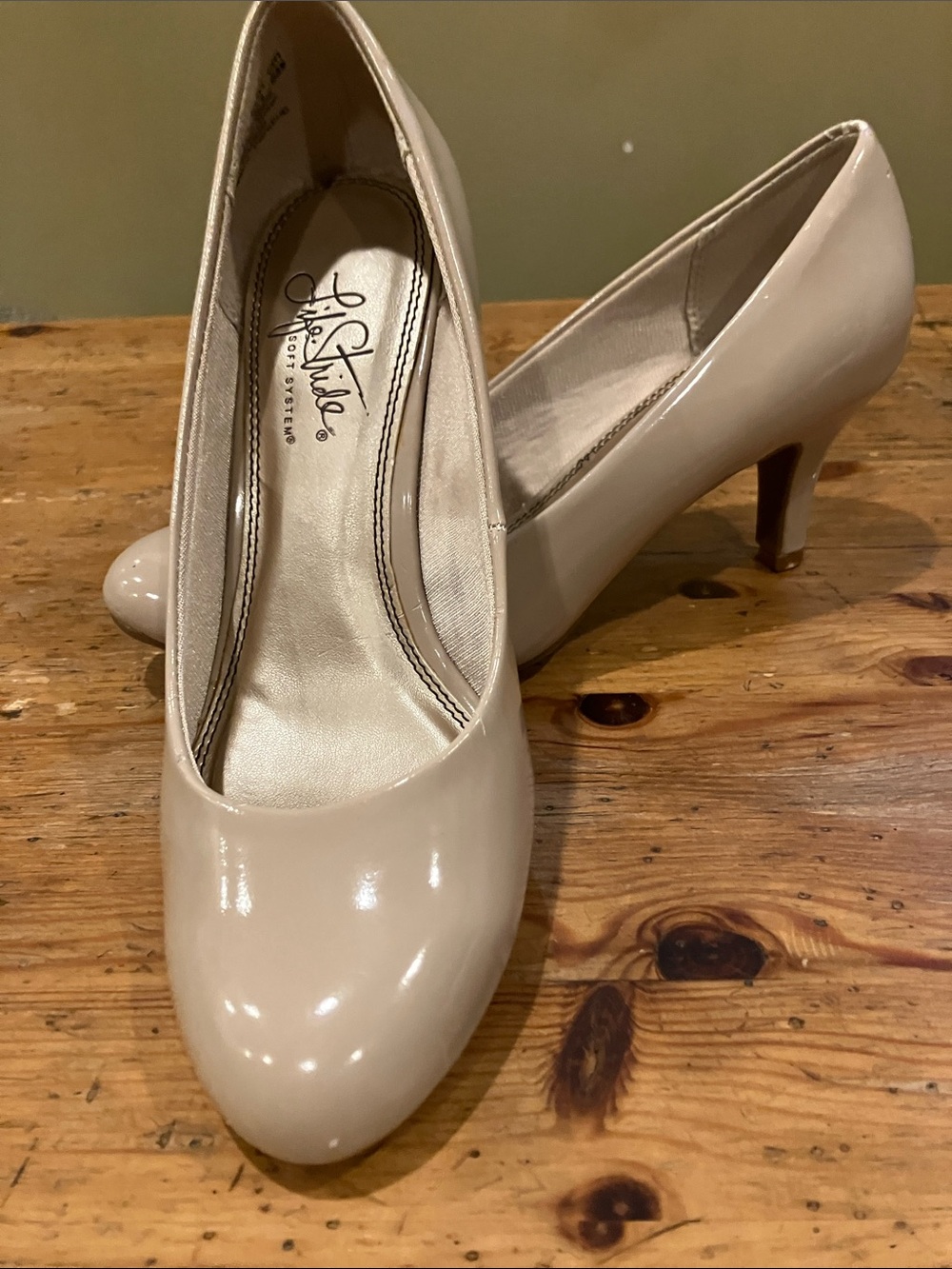Life Stride Beige Patent Mid Heel Pump